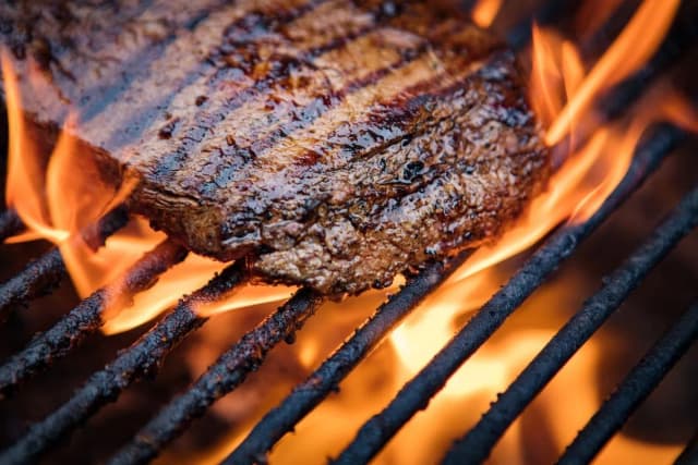 Jak grillować stek idealnie: sekrety perfekcyjnego smaku Jak grillować stek idealnie: sekrety perfekcyjnego smaku