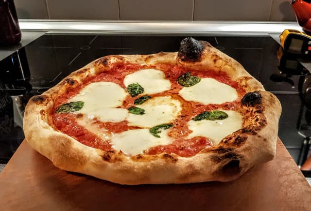 Jak zrobić pizzę w domu - prosta receptura na idealne ciasto Jak zrobić pizzę w domu - prosta receptura na idealne ciasto