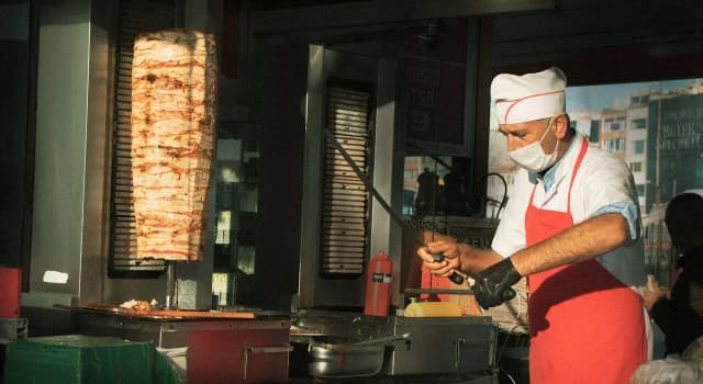 Z jakiego kraju pochodzi kebab? Odkryj jego fascynującą historię Z jakiego kraju pochodzi kebab? Odkryj jego fascynującą historię