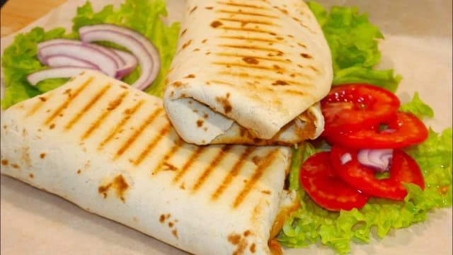 Jak zrobić kebab w tortilli - prosty przepis na smaczny obiad Jak zrobić kebab w tortilli - prosty przepis na smaczny obiad