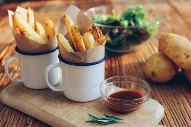 Frytki julienne co to? Odkryj ich cechy i przygotowanie Frytki julienne co to? Odkryj ich cechy i przygotowanie