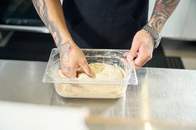 Jak rozmrozić ciasto na pizzę, aby zachować jego idealną jakość Jak rozmrozić ciasto na pizzę, aby zachować jego idealną jakość