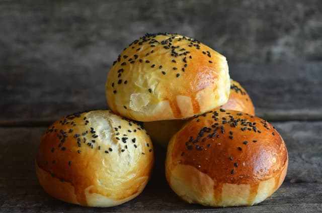 Gdzie kupić zdrowe bułki do hamburgerów? Oto najlepsze opcje Gdzie kupić zdrowe bułki do hamburgerów? Oto najlepsze opcje