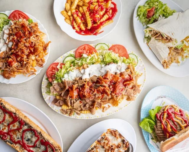 Ile kosztuje kebab w Polsce? Ceny, które Cię zaskoczą! Ile kosztuje kebab w Polsce? Ceny, które Cię zaskoczą!