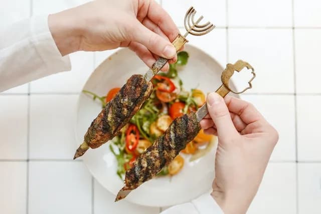 Czy kebab jest lekkostrawny? Odkryj, co wpływa na trawienie Czy kebab jest lekkostrawny? Odkryj, co wpływa na trawienie